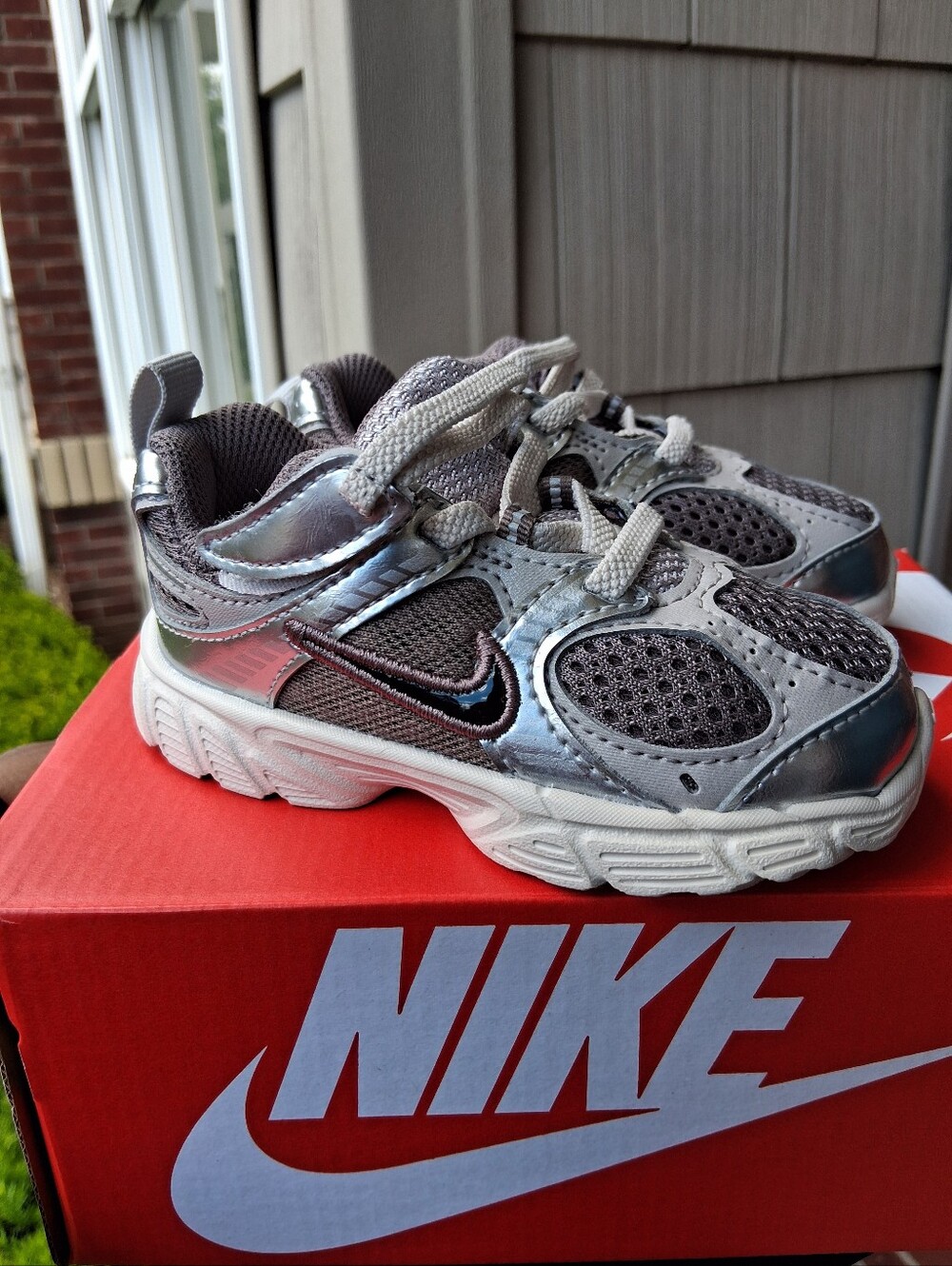 NIKE INFANT/TODDLER V5 RNR SNEAKER